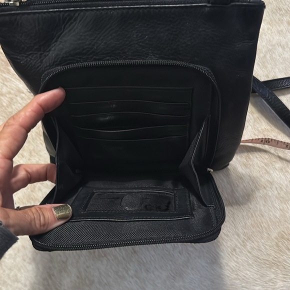 Fossil Black Leather Crossbody Bag
Unisex built in zippered wallet great travel - Picture 7 of 13